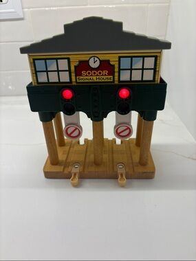 Thomas & Friends Sodor Signal House Wooden Railway